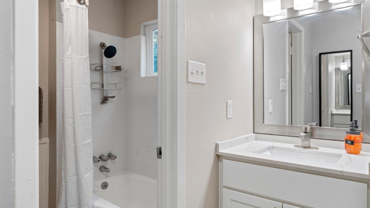 Cozy Efficiency Studios Close To Downtown And Domain Остин Экстерьер фото